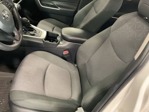 Used 2025 Toyota RAV4 XLE image 11