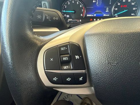 Used 2023 Ford Explorer XLT AWD/4WD image 18