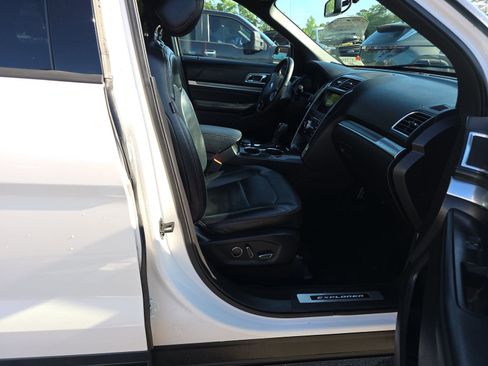 Used 2017 Ford Explorer Sport image 7
