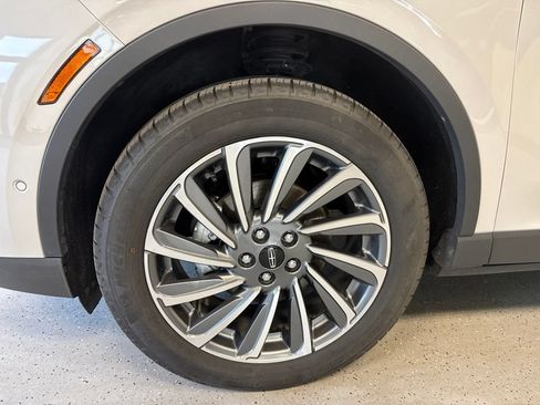 Used 2023 Lincoln Corsair Reserve w/ Equipment Group 202A AWD/4WD image 18