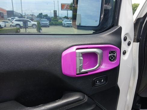 Used 2020 Jeep Wrangler Unlimited Sahara AWD/4WD image 10