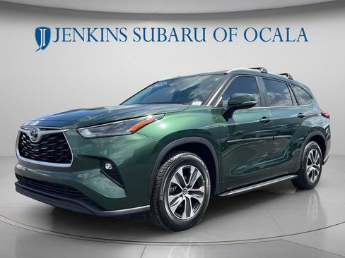 Used 2023 Toyota Highlander XLE FWD image 7