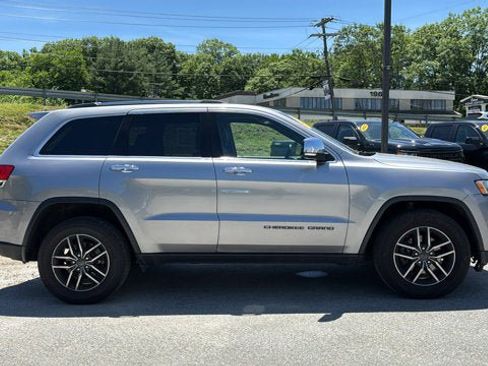 Used 2019 Jeep Grand Cherokee Limited AWD/4WD image 5