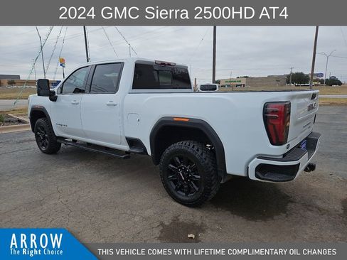 Used 2024 GMC Sierra 2500 AT4 w/ AT4 Preferred Package image 8