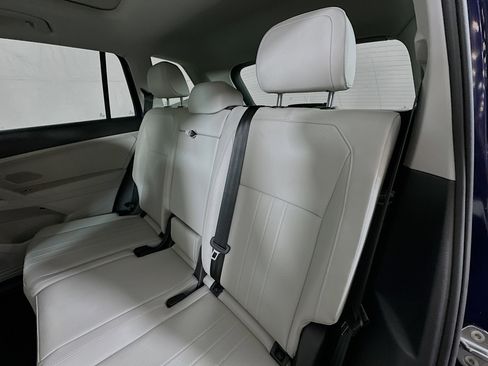 Used 2022 Volkswagen Tiguan SE w/ Panoramic Sunroof Package image 22