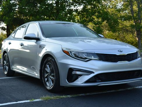 Used 2019 Kia Optima LX FWD image 4