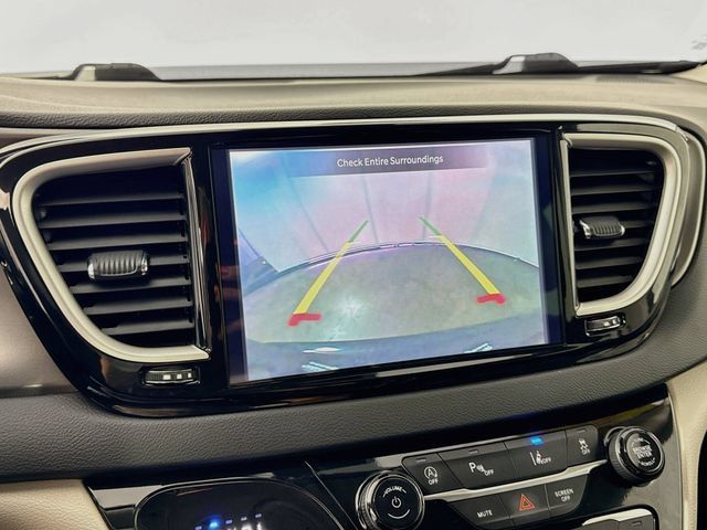 Used 2024 Chrysler Pacifica Touring-L FWD image 13