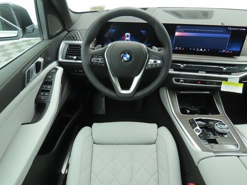 Used 2026 BMW X5 xDrive40i w/ Executive Package AWD/4WD image 11