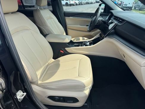 Certified 2023 Jeep Grand Cherokee Limited AWD/4WD image 14