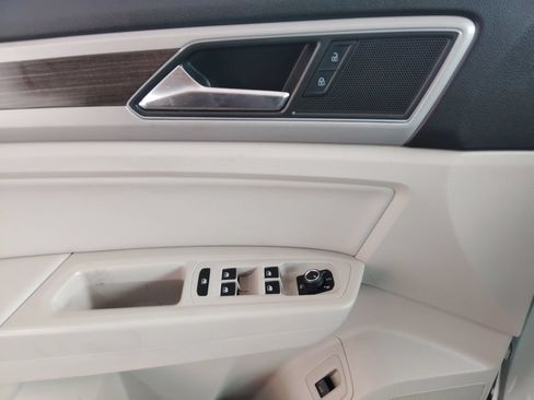 Used 2019 Volkswagen Atlas SE FWD image 21