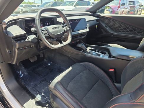 Used 2025 Dodge Charger R/T w/ Sun & Sound Package image 19