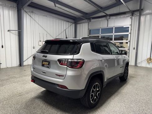 Used 2025 Jeep Compass Trailhawk AWD/4WD image 15