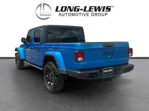Used 2022 Jeep Gladiator Sport AWD/4WD image 4