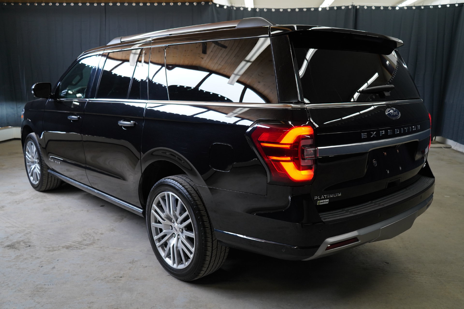 Used 2024 Ford Expedition Max Platinum AWD/4WD image 5