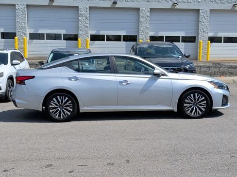 Used 2023 Nissan Altima 2.5 SV FWD image 7