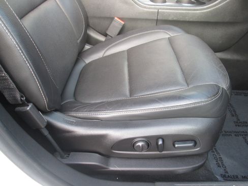 Used 2018 GMC Acadia SLT image 13