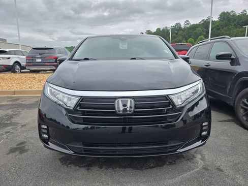 Used 2023 Honda Odyssey Touring image 2