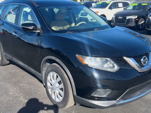 Used 2014 Nissan Rogue S image 2