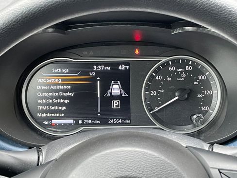 Used 2025 Nissan Versa SV image 38