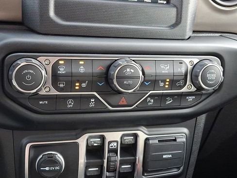 Used 2019 Jeep Wrangler Unlimited Sport S image 15