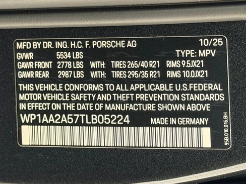 Certified 2026 Porsche Macan AWD/4WD image 26