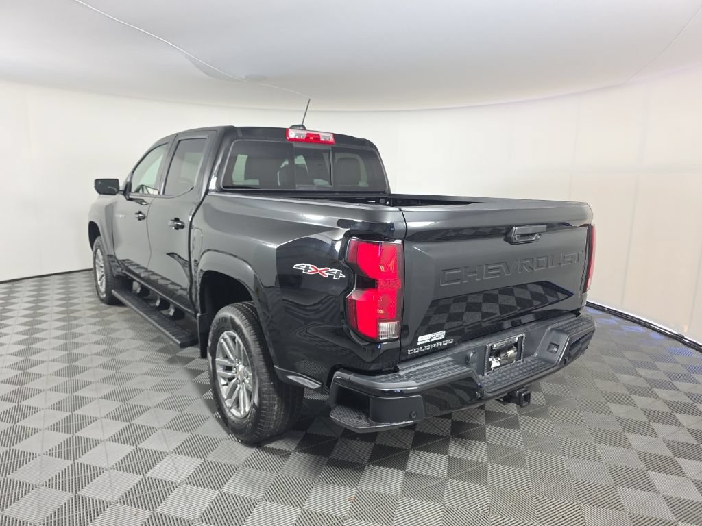 New 2026 Chevrolet Colorado LT w/ LT Convenience Package AWD/4WD image 3