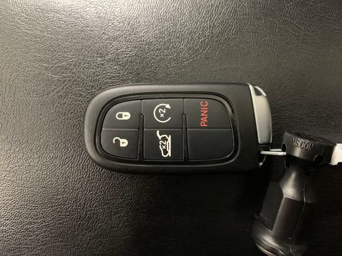 Used 2019 Jeep Cherokee Limited w/ Technology Group AWD/4WD image 32