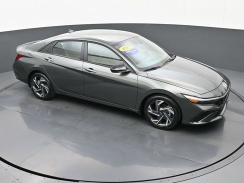 Certified 2025 Hyundai Elantra Sport image 36