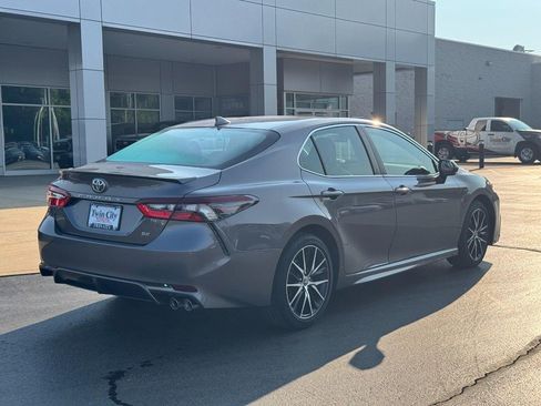 Certified 2022 Toyota Camry SE FWD image 3
