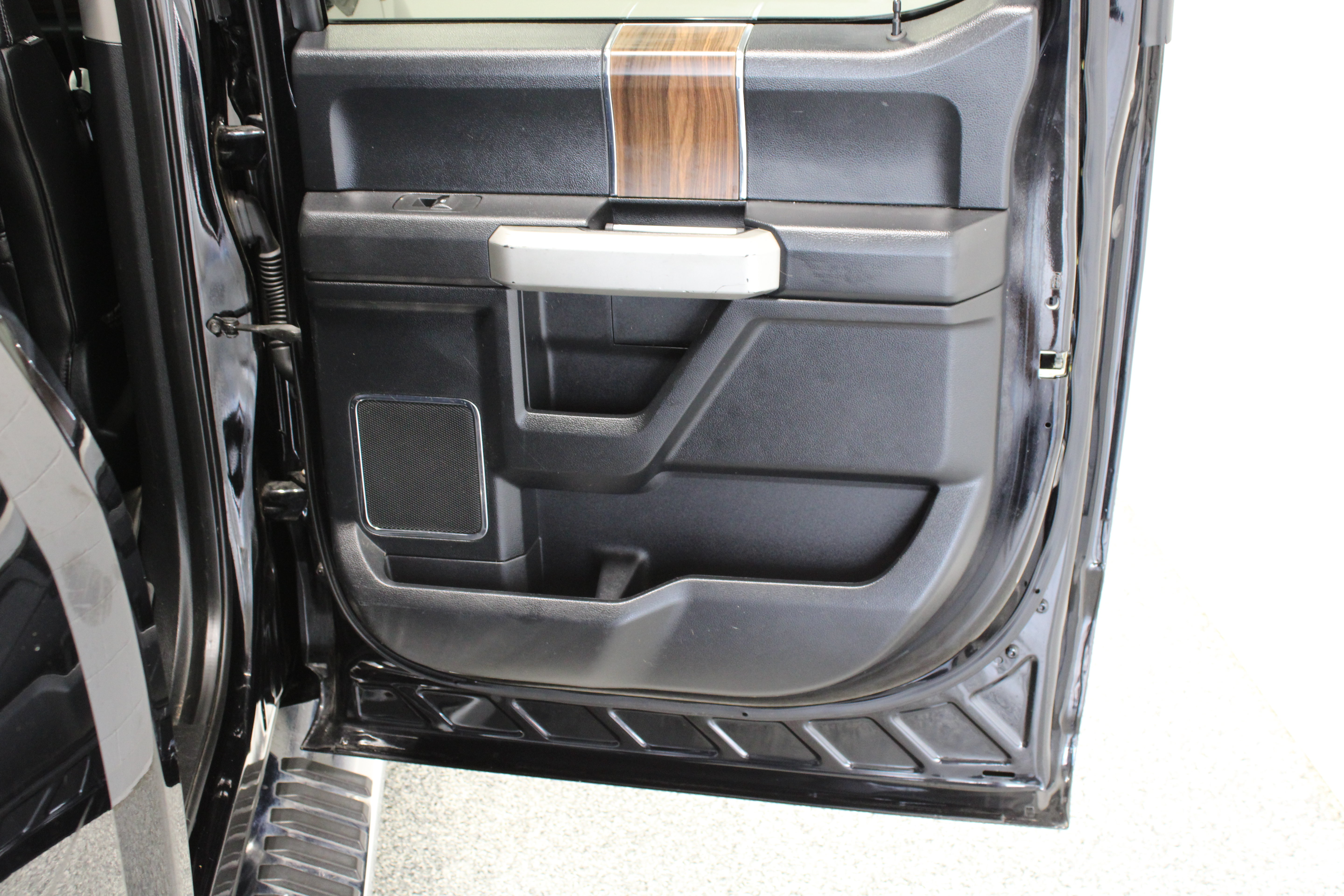 Used 2017 Ford F150 Lariat w/ Equipment Group 502A Luxury RWD image 35