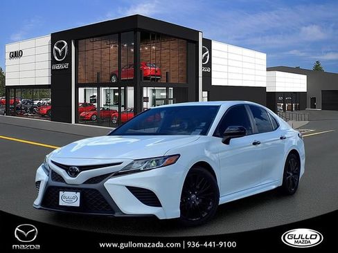 Used 2020 Toyota Camry SE FWD image 1