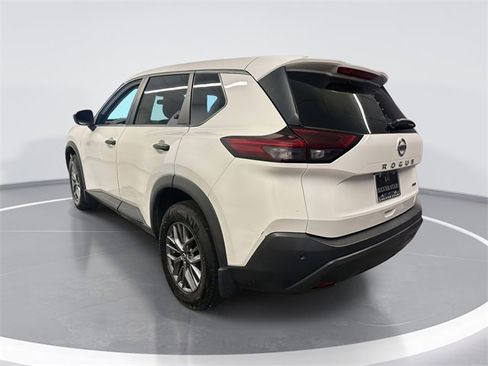Used 2021 Nissan Rogue S image 2