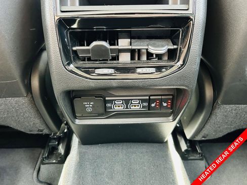 Used 2023 Jeep Grand Cherokee Limited w/ Luxury Tech Group II image 8