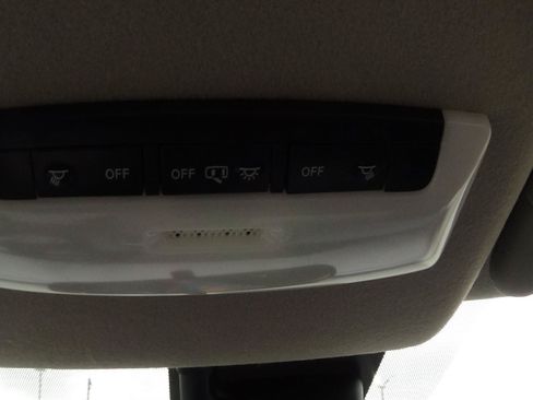 Used 2025 Nissan Versa SV FWD image 27