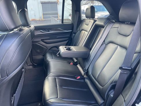 Used 2025 Jeep Grand Cherokee Limited AWD/4WD image 21