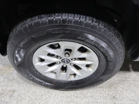 Used 2024 Nissan Frontier SV AWD/4WD image 10