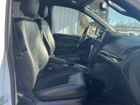 Used 2014 Dodge Grand Caravan SXT image 37