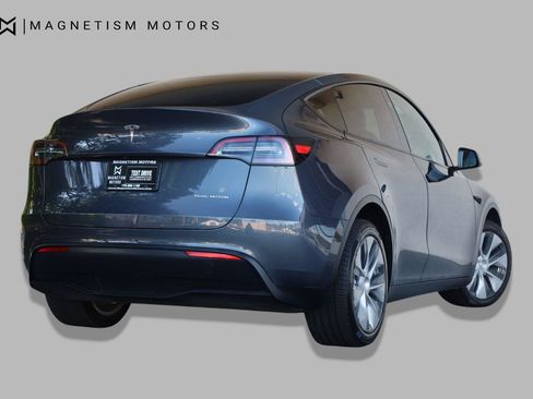 Used 2023 Tesla Model Y Long Range AWD/4WD image 9