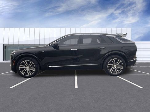 Used 2024 Cadillac Lyriq Luxury w/ LPO, Floor Liner Package AWD/4WD image 5