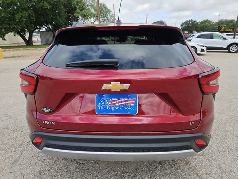 Used 2025 Chevrolet Trax LT FWD image 9