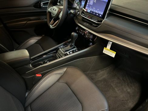 New 2026 Jeep Compass Latitude AWD/4WD image 15