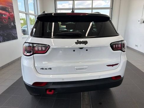 Used 2025 Jeep Compass Trailhawk AWD/4WD image 4
