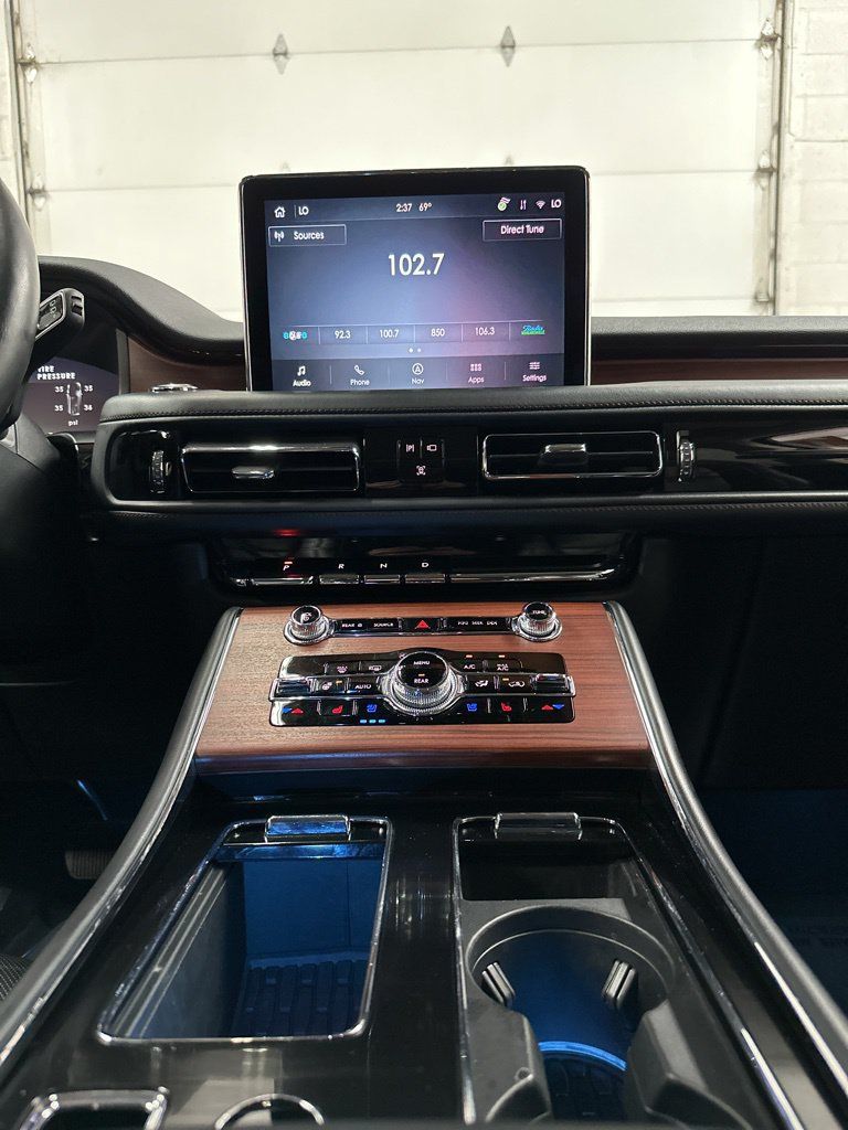 Used 2023 Lincoln Aviator Reserve w/ Equipment Group 201A AWD/4WD image 22