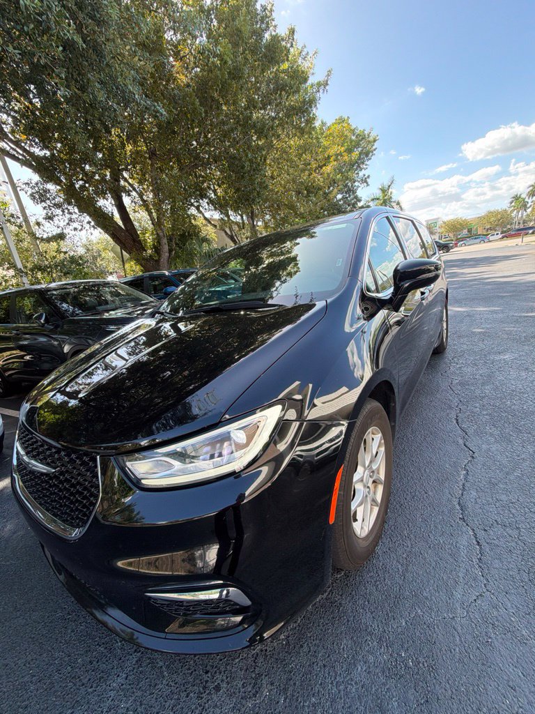 Used 2026 Chrysler Pacifica Select FWD image 1