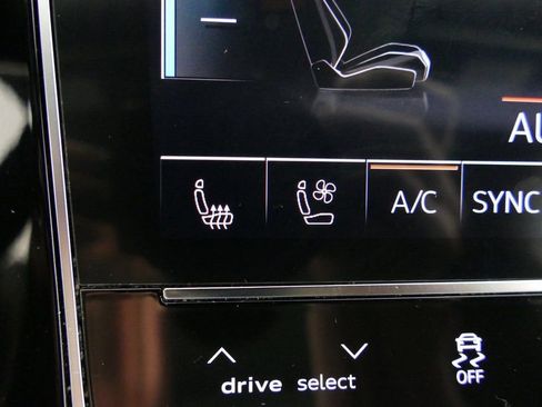 Used 2023 Audi Q7 3.0T Prestige w/ Prestige Package image 21