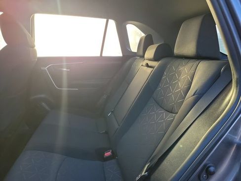 Used 2021 Toyota RAV4 XLE FWD image 8