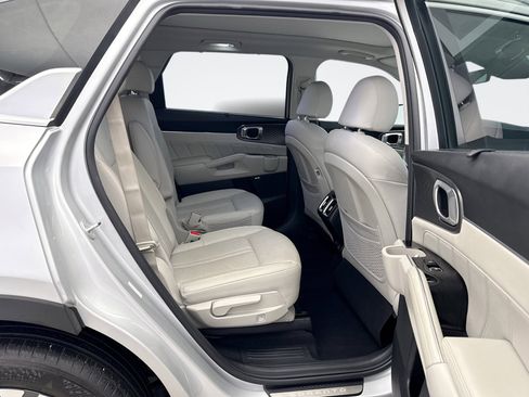 Used 2023 Kia Sorento SX Prestige image 18