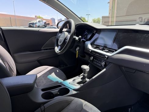 Used 2022 Kia Niro LX FWD image 37