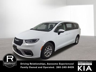 Used 2023 Chrysler Pacifica Touring-L