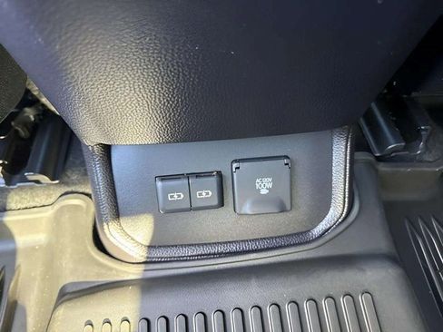 Used 2023 Toyota Highlander Limited image 22